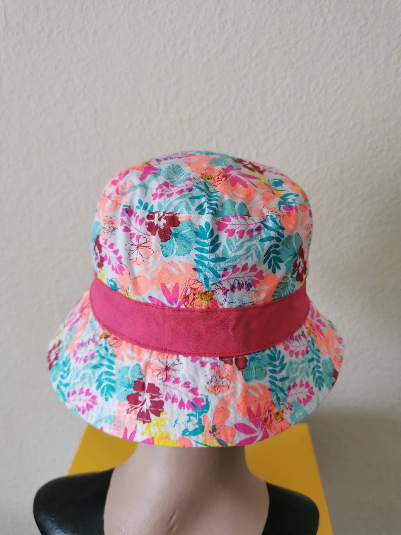 Bucket hat. Girl's bucket hat. Floral bucket hat. Perfect for festivals/ gigs. Flamingo theme.