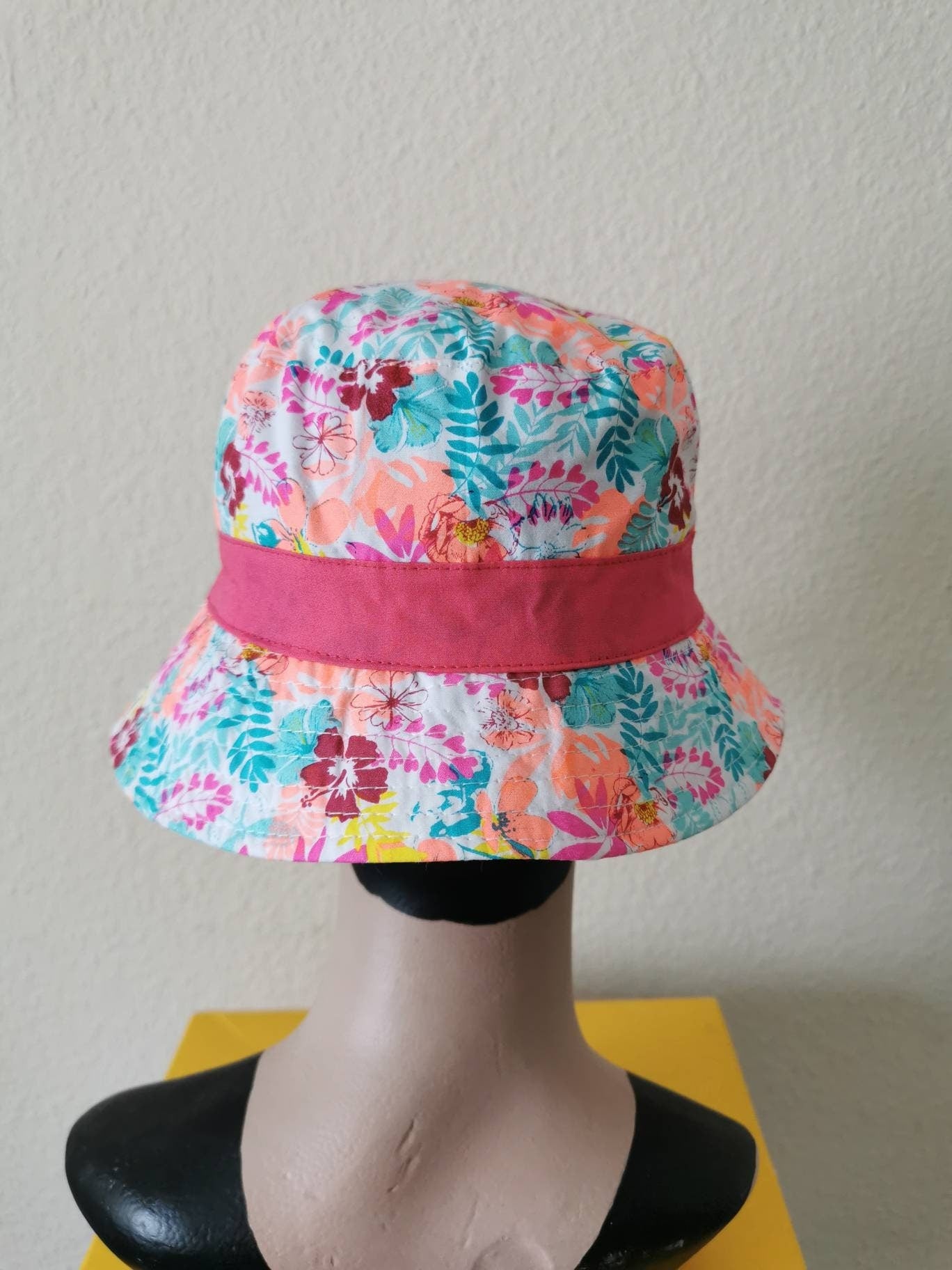 Bucket hat. Girl's bucket hat. Floral bucket hat. Perfect for festivals/ gigs. Flamingo theme.