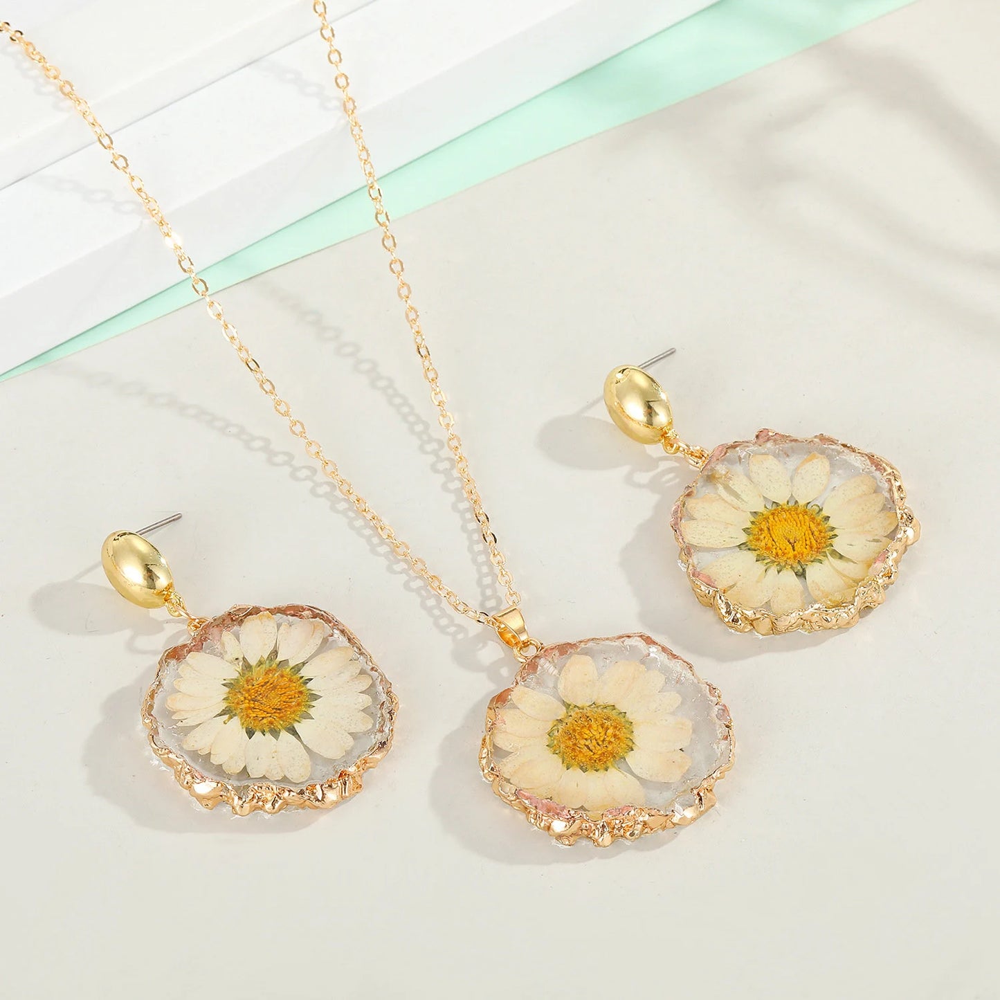 Daisy Resin Jewelry Set Necklace & Earrings Real Flower