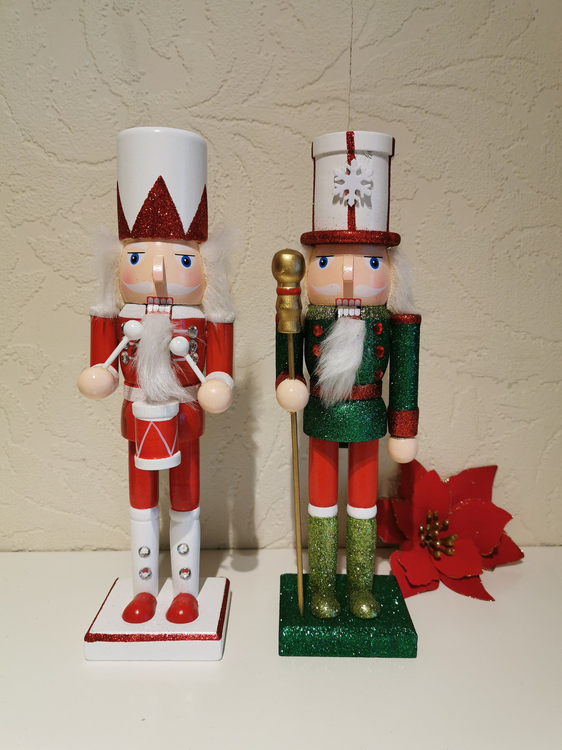 Quality Traditional Wooden Soldier Nutcracker Christmas Home Decoration - Gift Ornament 28 cm Red Green Active
